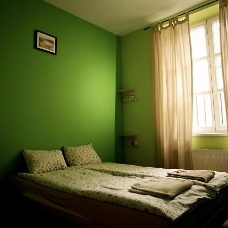 Heynow Rooms, Apartments And Hostel In City Center 크라쿠프 외부 사진