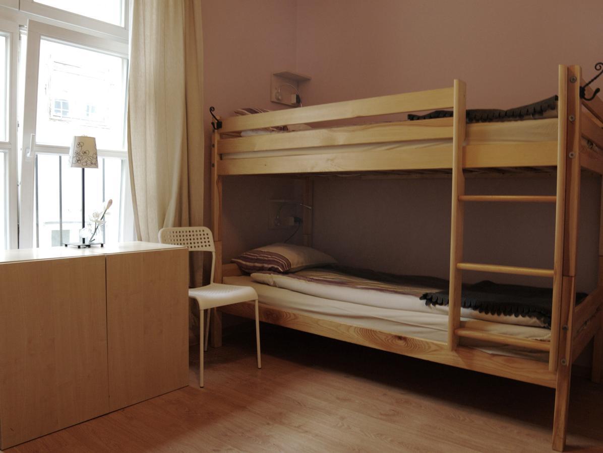 Heynow Rooms, Apartments And Hostel In City Center 크라쿠프 외부 사진