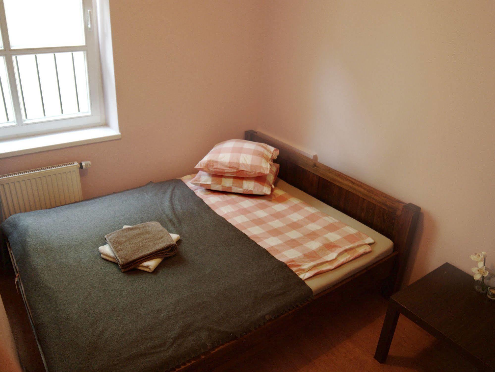 Heynow Rooms, Apartments And Hostel In City Center 크라쿠프 외부 사진
