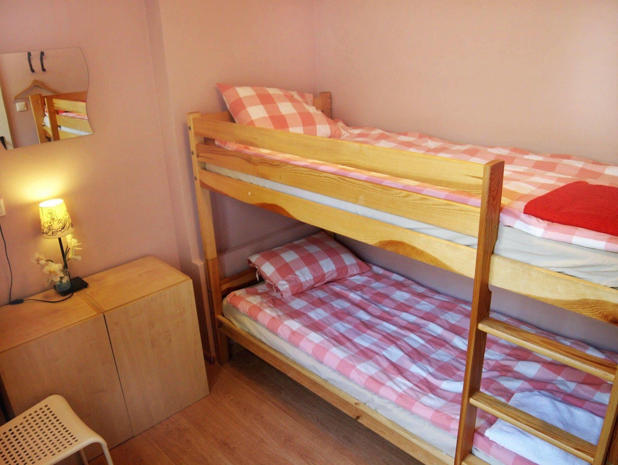 Heynow Rooms, Apartments And Hostel In City Center 크라쿠프 외부 사진