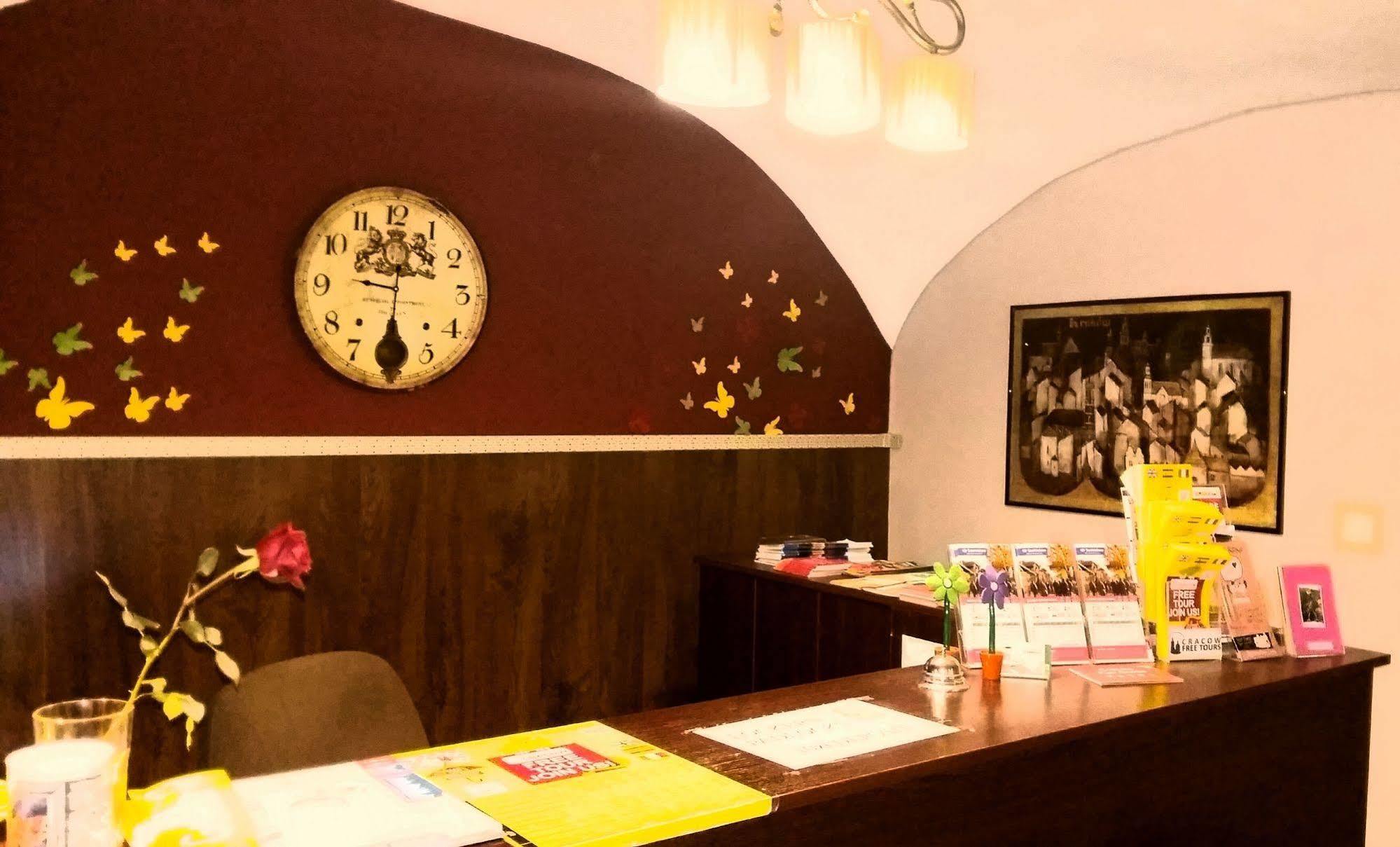 Heynow Rooms, Apartments And Hostel In City Center 크라쿠프 외부 사진