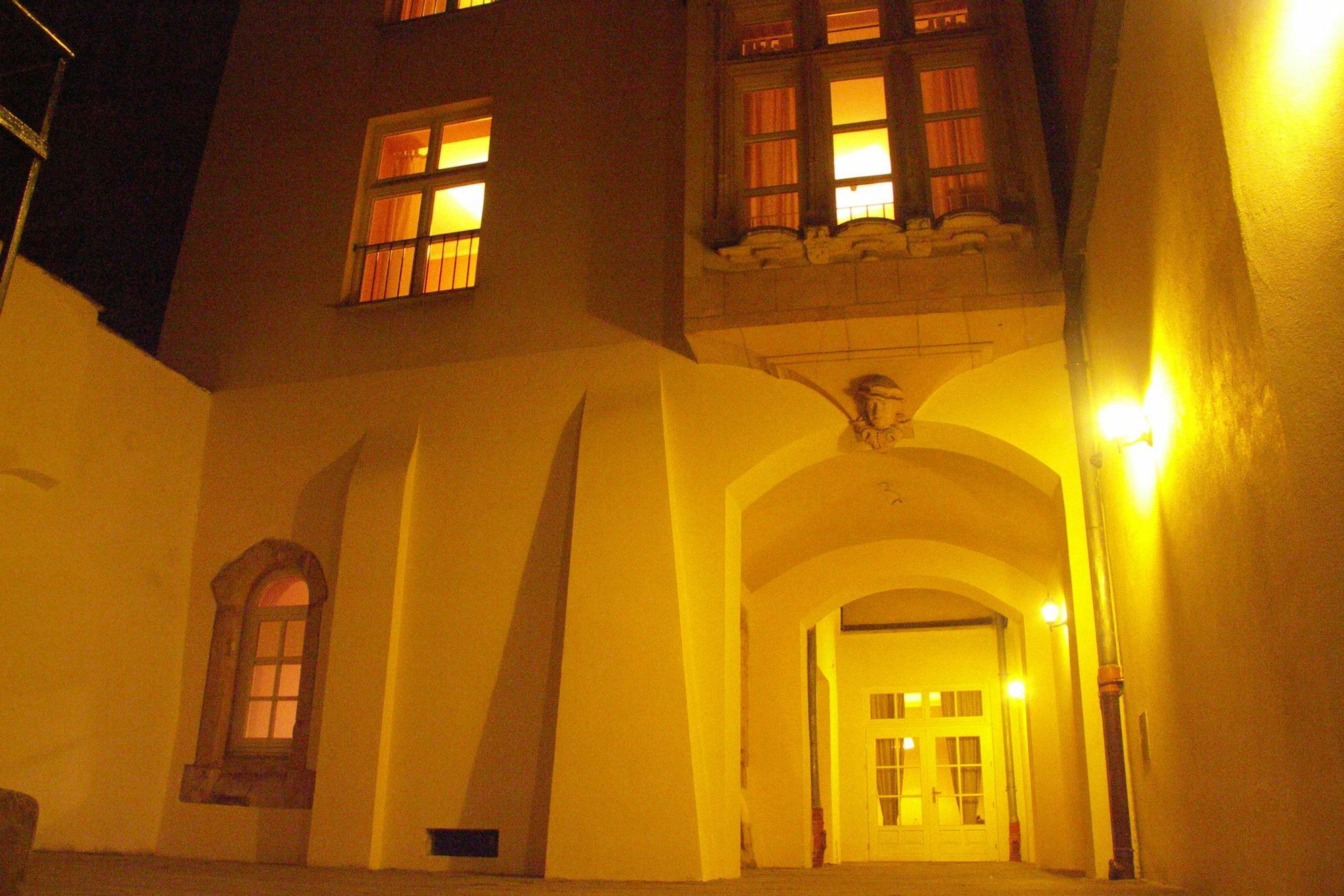 Heynow Rooms, Apartments And Hostel In City Center 크라쿠프 외부 사진