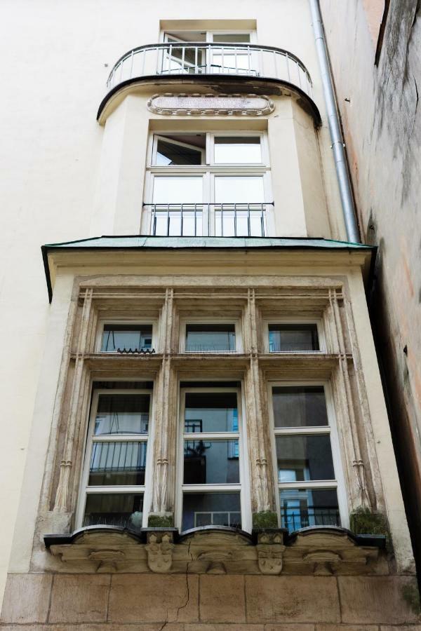 Heynow Rooms, Apartments And Hostel In City Center 크라쿠프 외부 사진