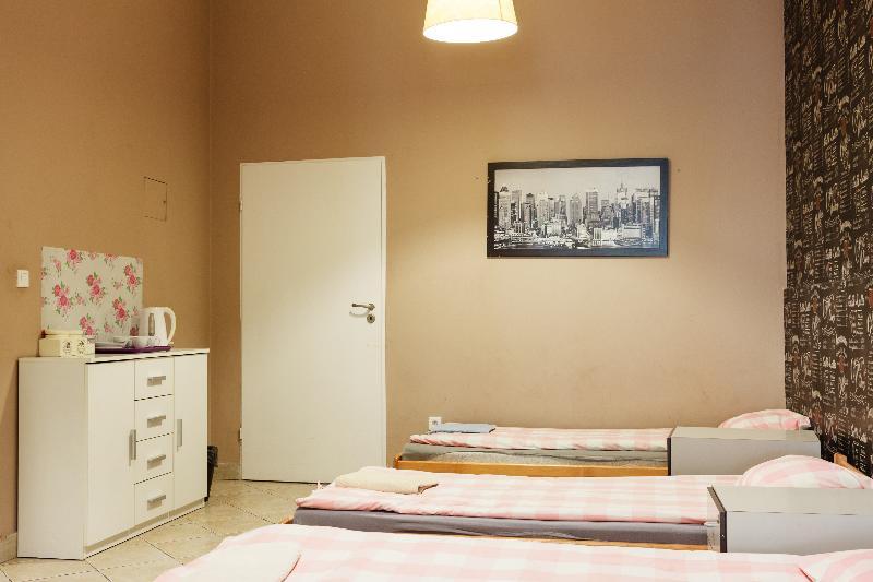 Heynow Rooms, Apartments And Hostel In City Center 크라쿠프 외부 사진