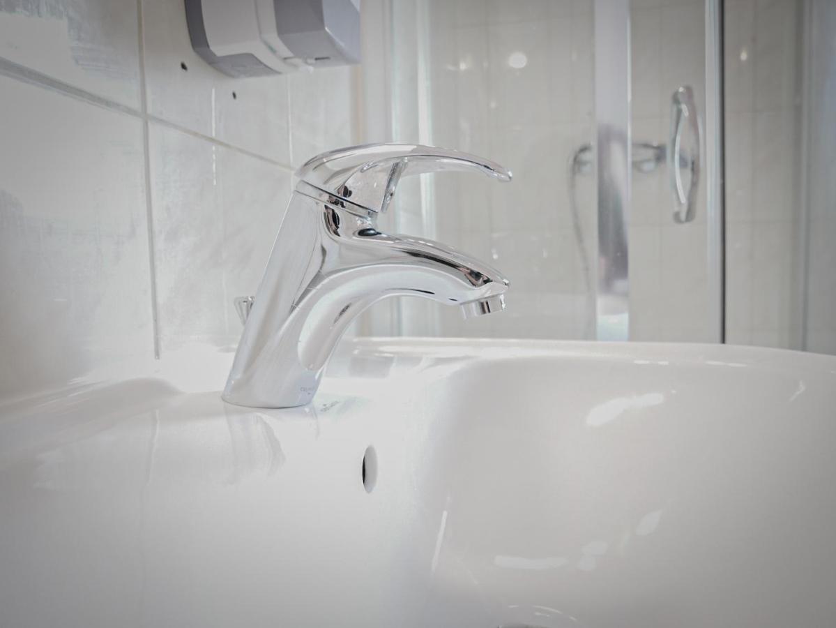 Heynow Rooms, Apartments And Hostel In City Center 크라쿠프 외부 사진