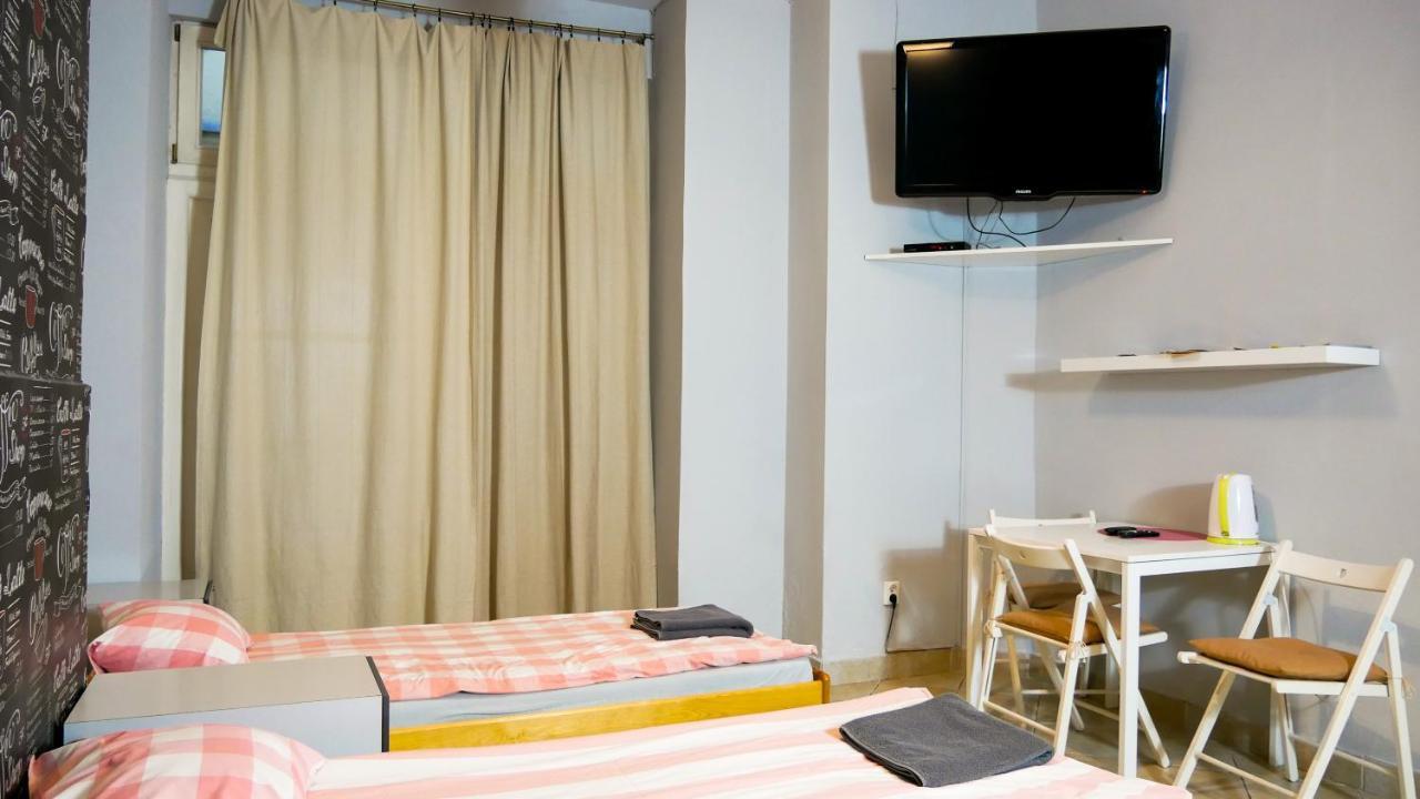 Heynow Rooms, Apartments And Hostel In City Center 크라쿠프 외부 사진
