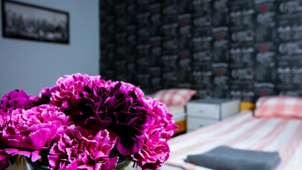 Heynow Rooms, Apartments And Hostel In City Center 크라쿠프 외부 사진