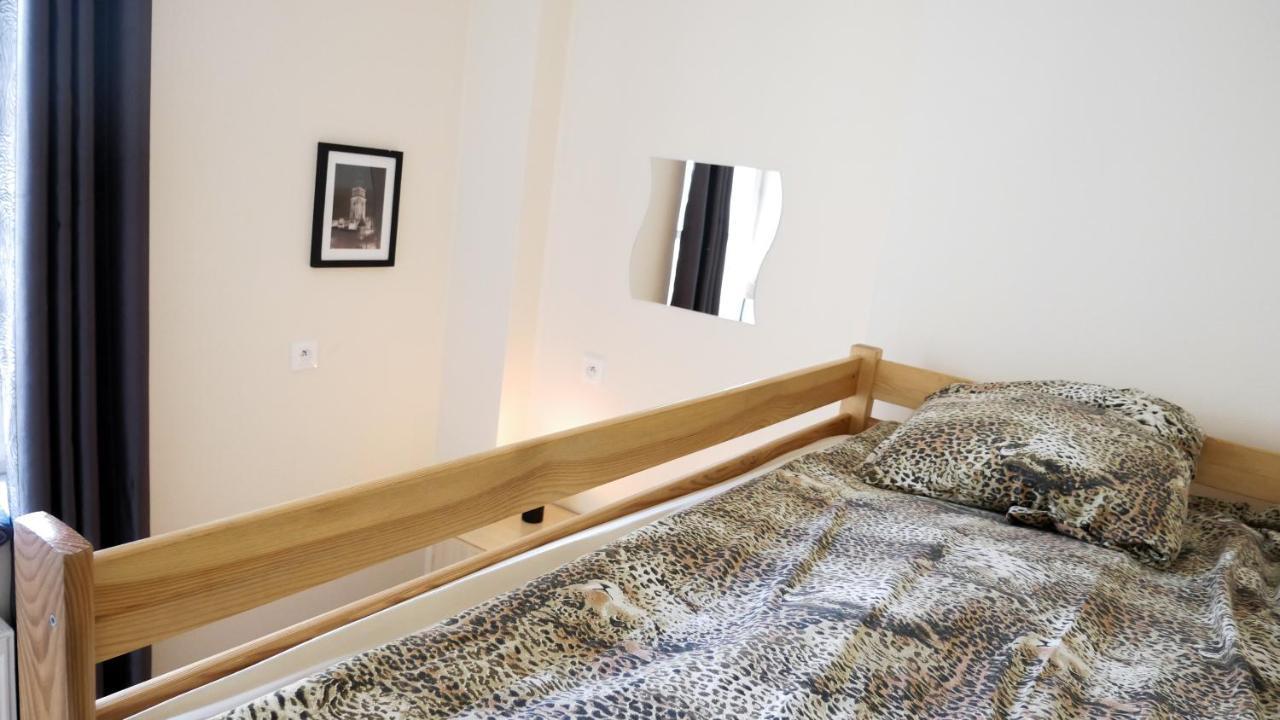 Heynow Rooms, Apartments And Hostel In City Center 크라쿠프 외부 사진