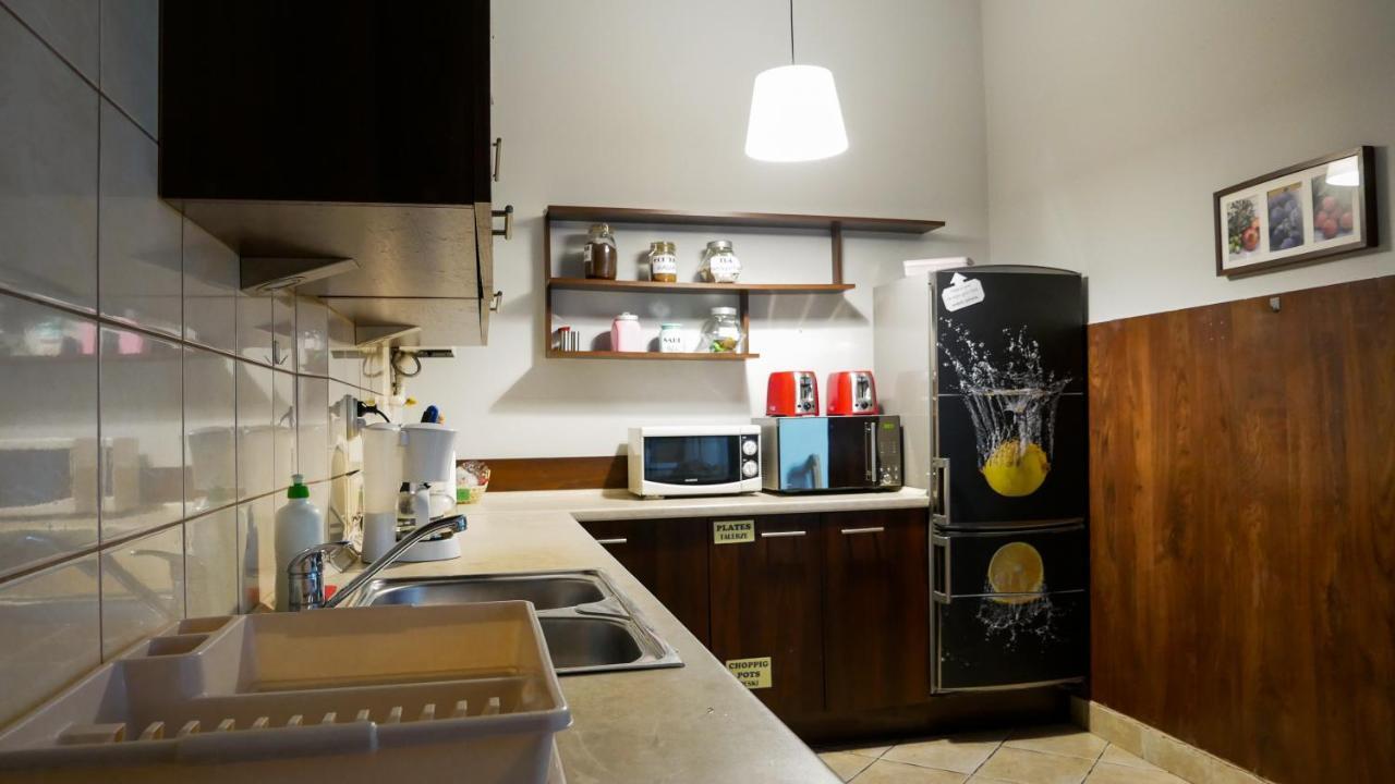 Heynow Rooms, Apartments And Hostel In City Center 크라쿠프 외부 사진